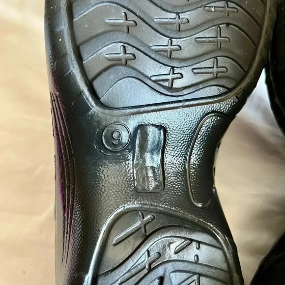 Black on slip, slip on shoes size 9 - Picture 5 of 6